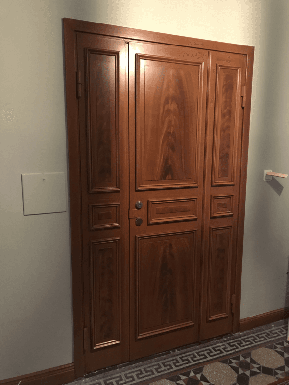 Kulissdörr – bild 1 av 3