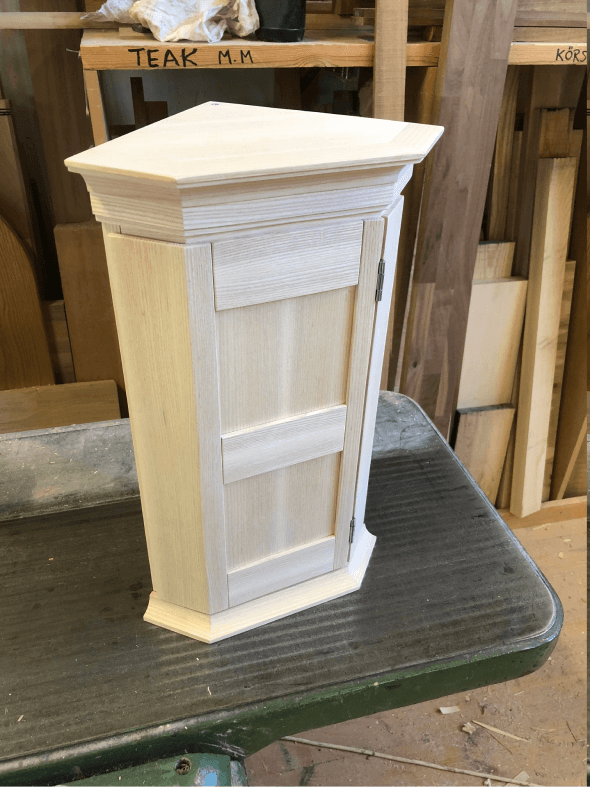 Nubbeskåp – bild 2 av 3